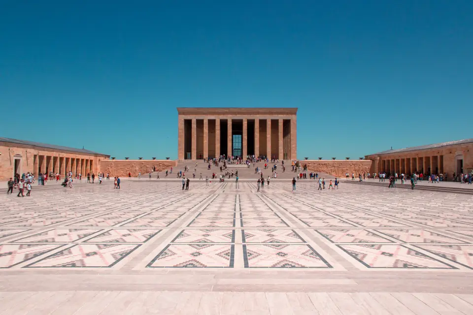 Anıtkabir'in Tören Meydanı ve Atatürk'ün anıt mezarı