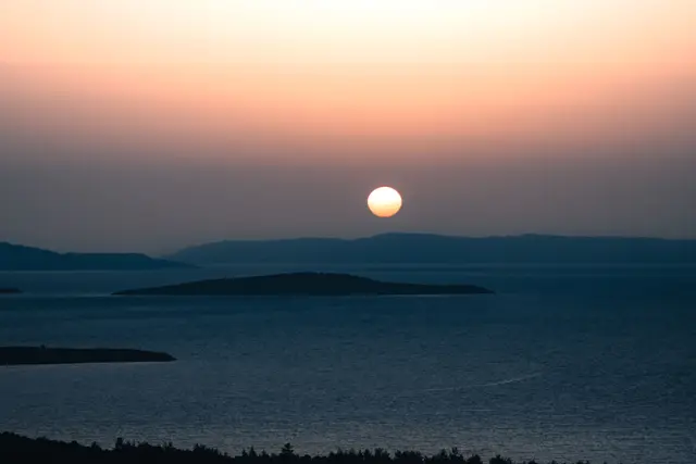 Ayvalık'tan Ege'deki adaların üzerinde gün batımı