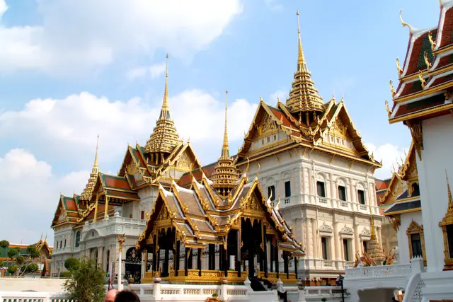 Zümrüt Buda Tapınağı (Wat Phra Kaew)