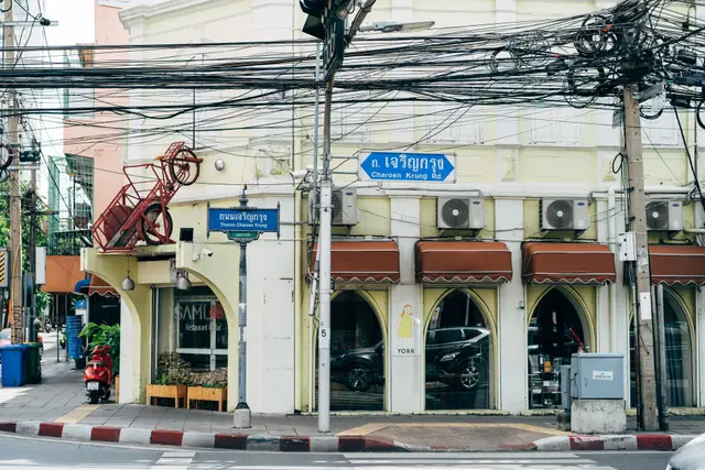 Charoen Krung Caddesi'nde eski binalar