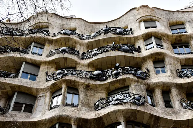 The undulating stone façade of Casa Milà (La Pedrera)