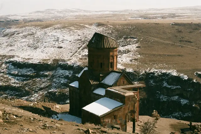 Karlı Ani'de Tigran Honents Kilisesi