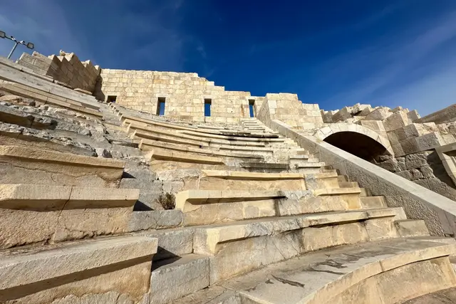 Patara antik tiyatrosunun taş basamakları