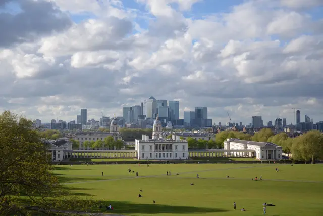 Greenwich Park'tan Royal Observatory ve Londra silueti