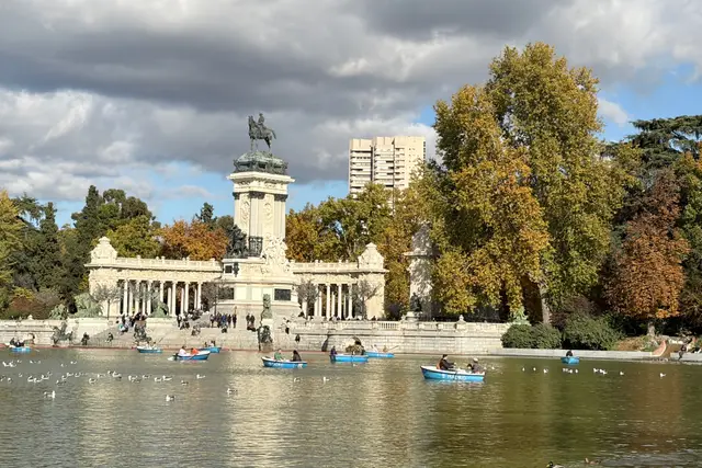 The large lake in Retiro Park with the Monument to Alfonso XII and rowing boats