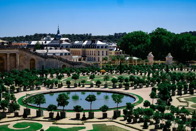 Versailles Sarayı'nın düzenli bahçeleri