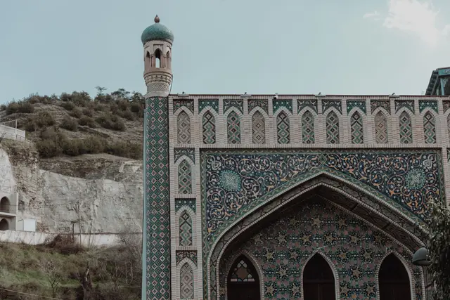 Abanotubani'de mavi çinili hamam cephesi