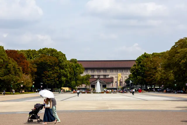 Ueno Parkı'ndan görünen Tokyo Ulusal Müzesi binası