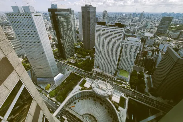 Havadan Shinjuku'nun gökdelenleri